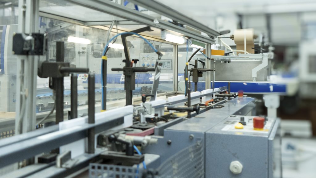 Lesebandeinlegemaschine